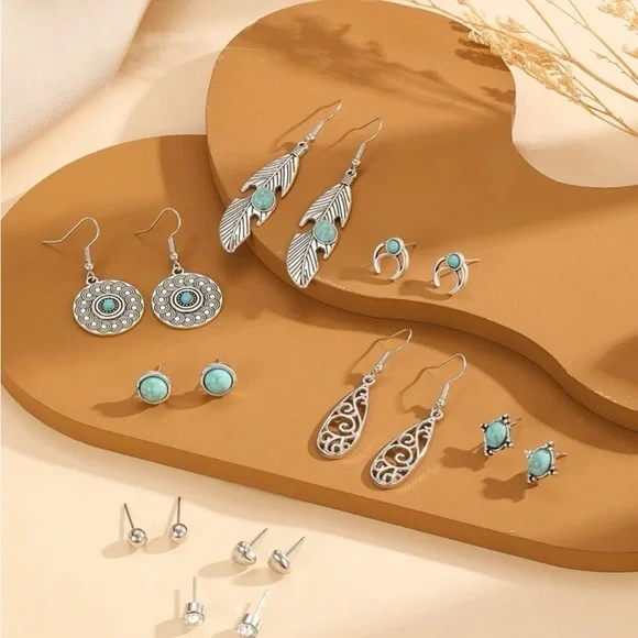 Turquoise Decorative Western Earrings - Picture 2 of 4